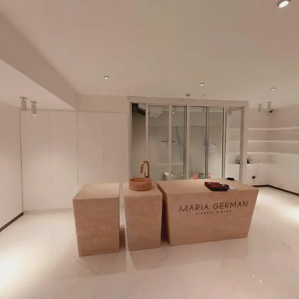 Flower chiller for fresh flower storage with temperature control