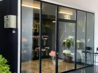 Walk-in flower chiller for large-scale floral storage with precise cooling